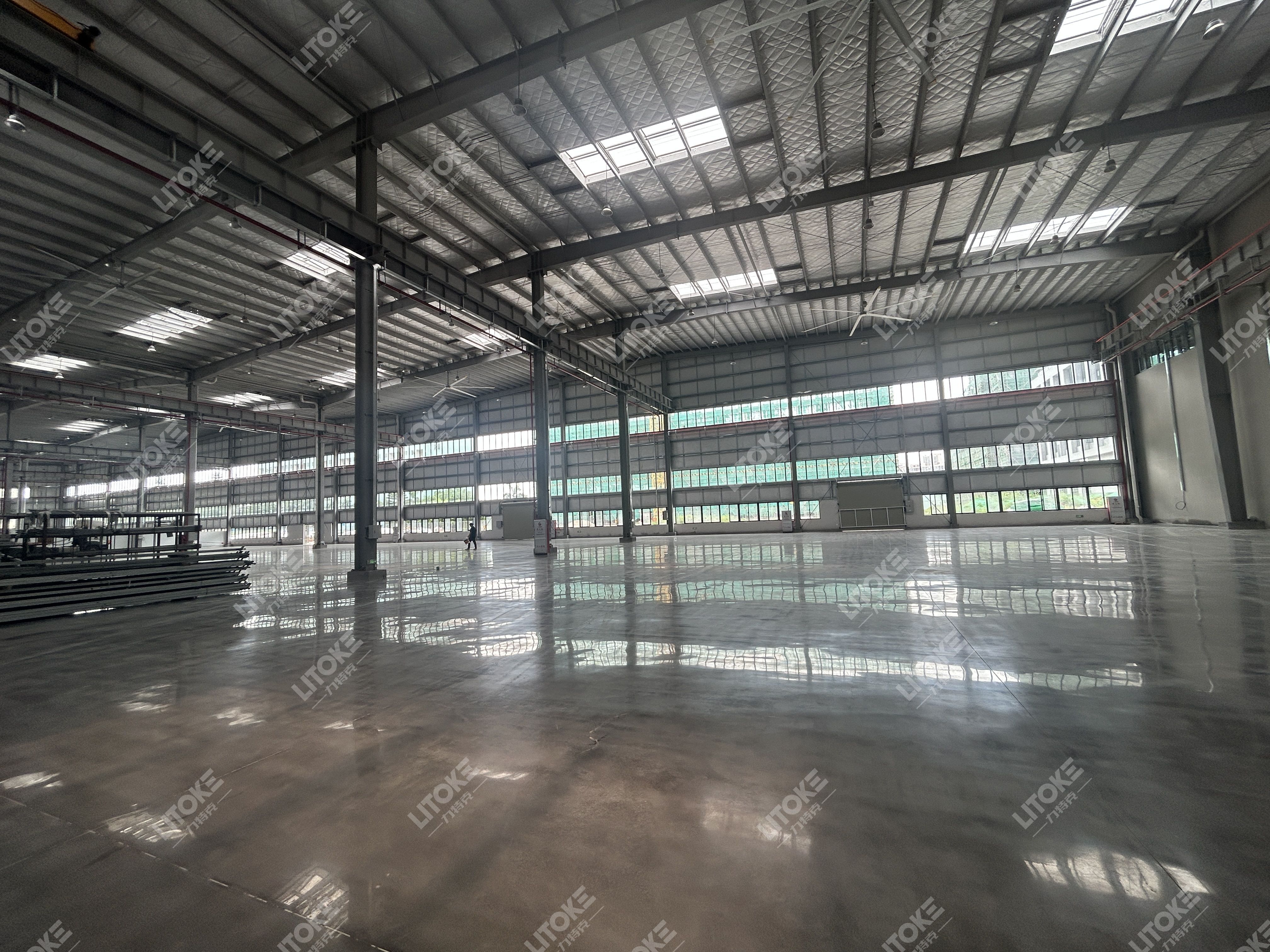 車間倉庫地坪翻新，用混凝土密封固化劑真的省錢嗎？算筆賬給你看！